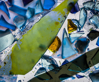 Heidelberg - Heiliggeistkirche - Nordschiff - 2. Joch, von Westen aus gezählt - Ausschnitt aus Feld (linke Bahn, erste Zeile) des Fensters "Schöpfungsgeschichte - Gottes Geist über dem Chaos" von Hella De Santarossa (aufgenommen im Oktober 2015, am frühen Nachmittag) Heidelberg - Heiliggeistkirche - Nordschiff - 2. Joch, von Westen aus gezählt - Ausschnitt aus Feld (linke Bahn, erste Zeile) des Fensters "Schöpfungsgeschichte - Gottes Geist über dem Chaos" von Hella De Santarossa (aufgenommen im Oktober 2015, am frühen Nachmittag)