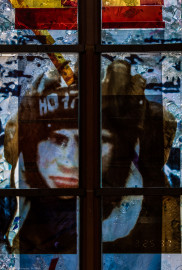 Heidelberg - Heiliggeistkirche - Nordschiff - 2. Joch, von Westen aus gezählt - Ausschnitt aus dem Fenster "Schöpfungsgeschichte - Gottes Geist über dem Chaos" von Hella De Santarossa (aufgenommen im Oktober 2015, am frühen Nachmittag) Heidelberg - Heiliggeistkirche - Nordschiff - 2. Joch, von Westen aus gezählt - Ausschnitt aus dem Fenster "Schöpfungsgeschichte - Gottes Geist über dem Chaos" von Hella De Santarossa (aufgenommen im Oktober 2015, am frühen Nachmittag)