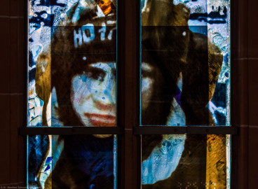 Heidelberg - Heiliggeistkirche - Nordschiff - 2. Joch, von Westen aus gezählt - Ausschnitt aus Zeilen 3 und 4 des Fensters "Schöpfungsgeschichte - Gottes Geist über dem Chaos" von Hella De Santarossa (aufgenommen im Oktober 2015, am Nachmittag) Heidelberg - Heiliggeistkirche - Nordschiff - 2. Joch, von Westen aus gezählt - Ausschnitt aus Zeilen 3 und 4 des Fensters "Schöpfungsgeschichte - Gottes Geist über dem Chaos" von Hella De Santarossa (aufgenommen im Oktober 2015, am Nachmittag)