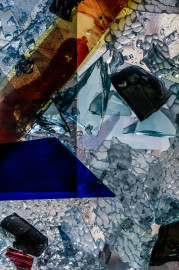 Heidelberg - Heiliggeistkirche - Nordschiff - 2. Joch, von Westen aus gezählt - Ausschnitt aus Feld (rechte Bahn, unterste Zeile) des Fensters "Schöpfungsgeschichte - Gottes Geist über dem Chaos" von Hella De Santarossa (aufgenommen im Oktober 2015, am späten Vormittag) Heidelberg - Heiliggeistkirche - Nordschiff - 2. Joch, von Westen aus gezählt - Ausschnitt aus Feld (rechte Bahn, unterste Zeile) des Fensters "Schöpfungsgeschichte - Gottes Geist über dem Chaos" von Hella De Santarossa (aufgenommen im Oktober 2015, am späten Vormittag)