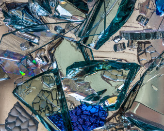 Heidelberg - Heiliggeistkirche - Nordschiff - 2. Joch, von Westen aus gezählt - Ausschnitt aus Feld (linke Bahn, zweite Zeile) des Fensters "Schöpfungsgeschichte - Gottes Geist über dem Chaos" von Hella De Santarossa (aufgenommen im Oktober 2015, um die Mittagszeit) Heidelberg - Heiliggeistkirche - Nordschiff - 2. Joch, von Westen aus gezählt - Ausschnitt aus Feld (linke Bahn, zweite Zeile) des Fensters "Schöpfungsgeschichte - Gottes Geist über dem Chaos" von Hella De Santarossa (aufgenommen im Oktober 2015, um die Mittagszeit)