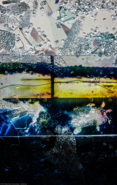 Heidelberg - Heiliggeistkirche - Nordschiff - 3. Joch, von Westen aus gezählt - Feld (mittlere Bahn, unterste Zeile) des Fensters "Schöpfungsgeschichte - Gott sprach: es werde Licht" von Hella De Santarossa (aufgenommen im Oktober 2015, am späten Vormittag) Heidelberg - Heiliggeistkirche - Nordschiff - 3. Joch, von Westen aus gezählt - Feld (mittlere Bahn, unterste Zeile) des Fensters "Schöpfungsgeschichte - Gott sprach: es werde Licht" von Hella De Santarossa (aufgenommen im Oktober 2015, am späten Vormittag)