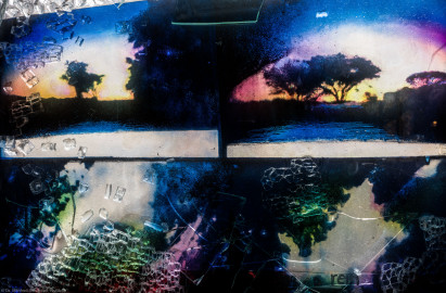 Heidelberg - Heiliggeistkirche - Nordschiff - 3. Joch, von Westen aus gezählt - Ausschnitt aus Feld (linke Bahn, unterste Zeile) des Fensters "Schöpfungsgeschichte - Gott sprach: es werde Licht" von Hella De Santarossa (aufgenommen im Oktober 2015, um die Mittagszeit) Heidelberg - Heiliggeistkirche - Nordschiff - 3. Joch, von Westen aus gezählt - Ausschnitt aus Feld (linke Bahn, unterste Zeile) des Fensters "Schöpfungsgeschichte - Gott sprach: es werde Licht" von Hella De Santarossa (aufgenommen im Oktober 2015, um die Mittagszeit)