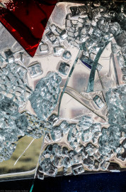 Heidelberg - Heiliggeistkirche - Nordschiff - 3. Joch, von Westen aus gezählt - Ausschnitt aus Feld (linke Bahn, unterste Zeile) des Fensters "Schöpfungsgeschichte - Gott sprach: es werde Licht" von Hella De Santarossa (aufgenommen im Oktober 2015, am frühen Nachmittag) Heidelberg - Heiliggeistkirche - Nordschiff - 3. Joch, von Westen aus gezählt - Ausschnitt aus Feld (linke Bahn, unterste Zeile) des Fensters "Schöpfungsgeschichte - Gott sprach: es werde Licht" von Hella De Santarossa (aufgenommen im Oktober 2015, am frühen Nachmittag)