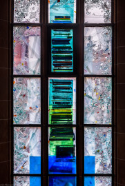 Heidelberg - Heiliggeistkirche - Nordschiff - 4. Joch, von Westen aus gezählt - Ausschnitt aus dem Fenster "Schöpfungsgeschichte - Der Weltkreis ist voll vom Geiste Gottes" von Hella De Santarossa (aufgenommen im Oktober 2015, am späten Vormittag) Heidelberg - Heiliggeistkirche - Nordschiff - 4. Joch, von Westen aus gezählt - Ausschnitt aus dem Fenster "Schöpfungsgeschichte - Der Weltkreis ist voll vom Geiste Gottes" von Hella De Santarossa (aufgenommen im Oktober 2015, am späten Vormittag)