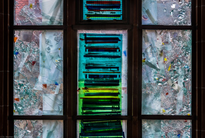 Heidelberg - Heiliggeistkirche - Nordschiff - 4. Joch, von Westen aus gezählt - Felder (der dritten Zeile) des Fensters "Schöpfungsgeschichte - Der Weltkreis ist voll vom Geiste Gottes" von Hella De Santarossa (aufgenommen im Oktober 2015, um die Mittagszeit) Heidelberg - Heiliggeistkirche - Nordschiff - 4. Joch, von Westen aus gezählt - Felder (der dritten Zeile) des Fensters "Schöpfungsgeschichte - Der Weltkreis ist voll vom Geiste Gottes" von Hella De Santarossa (aufgenommen im Oktober 2015, um die Mittagszeit)