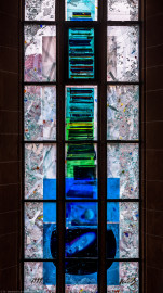 Heidelberg - Heiliggeistkirche - Nordschiff - 4. Joch, von Westen aus gezählt - Ausschnitt aus dem Fenster "Schöpfungsgeschichte - Der Weltkreis ist voll vom Geiste Gottes" von Hella De Santarossa (aufgenommen im Oktober 2015, um die Mittagszeit) Heidelberg - Heiliggeistkirche - Nordschiff - 4. Joch, von Westen aus gezählt - Ausschnitt aus dem Fenster "Schöpfungsgeschichte - Der Weltkreis ist voll vom Geiste Gottes" von Hella De Santarossa (aufgenommen im Oktober 2015, um die Mittagszeit)