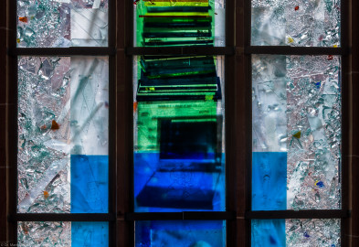 Heidelberg - Heiliggeistkirche - Nordschiff - 4. Joch, von Westen aus gezählt - Felder (der vierten Zeile) des Fensters "Schöpfungsgeschichte - Der Weltkreis ist voll vom Geiste Gottes" von Hella De Santarossa (aufgenommen im Oktober 2015, am frühen Nachmittag) Heidelberg - Heiliggeistkirche - Nordschiff - 4. Joch, von Westen aus gezählt - Felder (der vierten Zeile) des Fensters "Schöpfungsgeschichte - Der Weltkreis ist voll vom Geiste Gottes" von Hella De Santarossa (aufgenommen im Oktober 2015, am frühen Nachmittag)