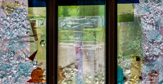 Heidelberg - Heiliggeistkirche - Nordschiff - 6. Joch, von Westen aus gezählt - Vierte Zeile des Fensters "Schöpfungsgeschichte - Der Baum der Erkenntnis" von Hella De Santarossa (aufgenommen im Oktober 2015, am Nachmittag) Heidelberg - Heiliggeistkirche - Nordschiff - 6. Joch, von Westen aus gezählt - Vierte Zeile des Fensters "Schöpfungsgeschichte - Der Baum der Erkenntnis" von Hella De Santarossa (aufgenommen im Oktober 2015, am Nachmittag)