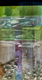 Heidelberg - Heiliggeistkirche - Nordschiff - 6. Joch, von Westen aus gezählt - Feld (mittlere Bahn, vierte Zeile) des Fensters "Schöpfungsgeschichte - Der Baum der Erkenntnis" von Hella De Santarossa (aufgenommen im Oktober 2015, am Nachmittag) Heidelberg - Heiliggeistkirche - Nordschiff - 6. Joch, von Westen aus gezählt - Feld (mittlere Bahn, vierte Zeile) des Fensters "Schöpfungsgeschichte - Der Baum der Erkenntnis" von Hella De Santarossa (aufgenommen im Oktober 2015, am Nachmittag)