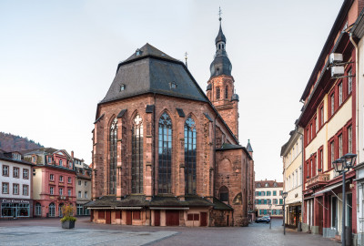 Heidelberg - Heiliggeistkirche - Ostseite - Blick vom nordöstlichen Marktplatz auf die Nordostseite und den Turm (aufgenommen im November 2015, am frühen Vormittag) Heidelberg - Heiliggeistkirche - Ostseite - Blick vom nordöstlichen Marktplatz auf die Nordostseite und den Turm (aufgenommen im November 2015, am frühen Vormittag)