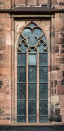 Heidelberg - Heiliggeistkirche - Südseite - 2. Fenster des Südschiffs, von Westen aus gezählt - Blick auf das Ornamentfenster (aufgenommen im November 2015, am Vormittag) Heidelberg - Heiliggeistkirche - Südseite - 2. Fenster des Südschiffs, von Westen aus gezählt - Blick auf das Ornamentfenster (aufgenommen im November 2015, am Vormittag)