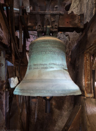 Heidelberg - Heiliggeistkirche - Glockenstuhl - Immaculata-Glocke von 1738 (Durchmesser 71 cm), von Westen aus gesehen (aufgenommen im November 2015, am Nachmittag) Heidelberg - Heiliggeistkirche - Glockenstuhl - Immaculata-Glocke von 1738 (Durchmesser 71 cm), von Westen aus gesehen (aufgenommen im November 2015, am Nachmittag)