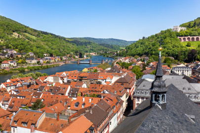 Heidelberg - Heiliggeistkirche - Umgebung - Blick vom Turm nach Nordosten (aufgenommen im Mai 2016, am Nachmittag) Heidelberg - Heiliggeistkirche - Umgebung - Blick vom Turm nach Nordosten (aufgenommen im Mai 2016, am Nachmittag)