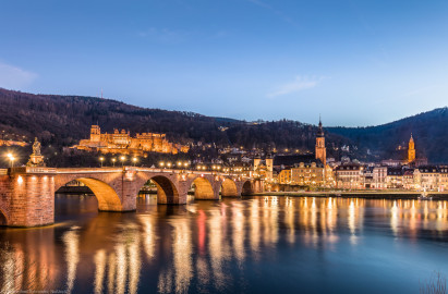 Heidelberg - Heiliggeistkirche - Nordseite - Blick vom nördlichen Neckarufer auf die Altstadt, das Schloss, die Alte Bruecke, die Heiliggeistkirche sowie die Jesuitenkirche (aufgenommen im Dezember 2016, am späten Nachmittag) Heidelberg - Heiliggeistkirche - Nordseite - Blick vom nördlichen Neckarufer auf die Altstadt, das Schloss, die Alte Bruecke, die Heiliggeistkirche sowie die Jesuitenkirche (aufgenommen im Dezember 2016, am späten Nachmittag)