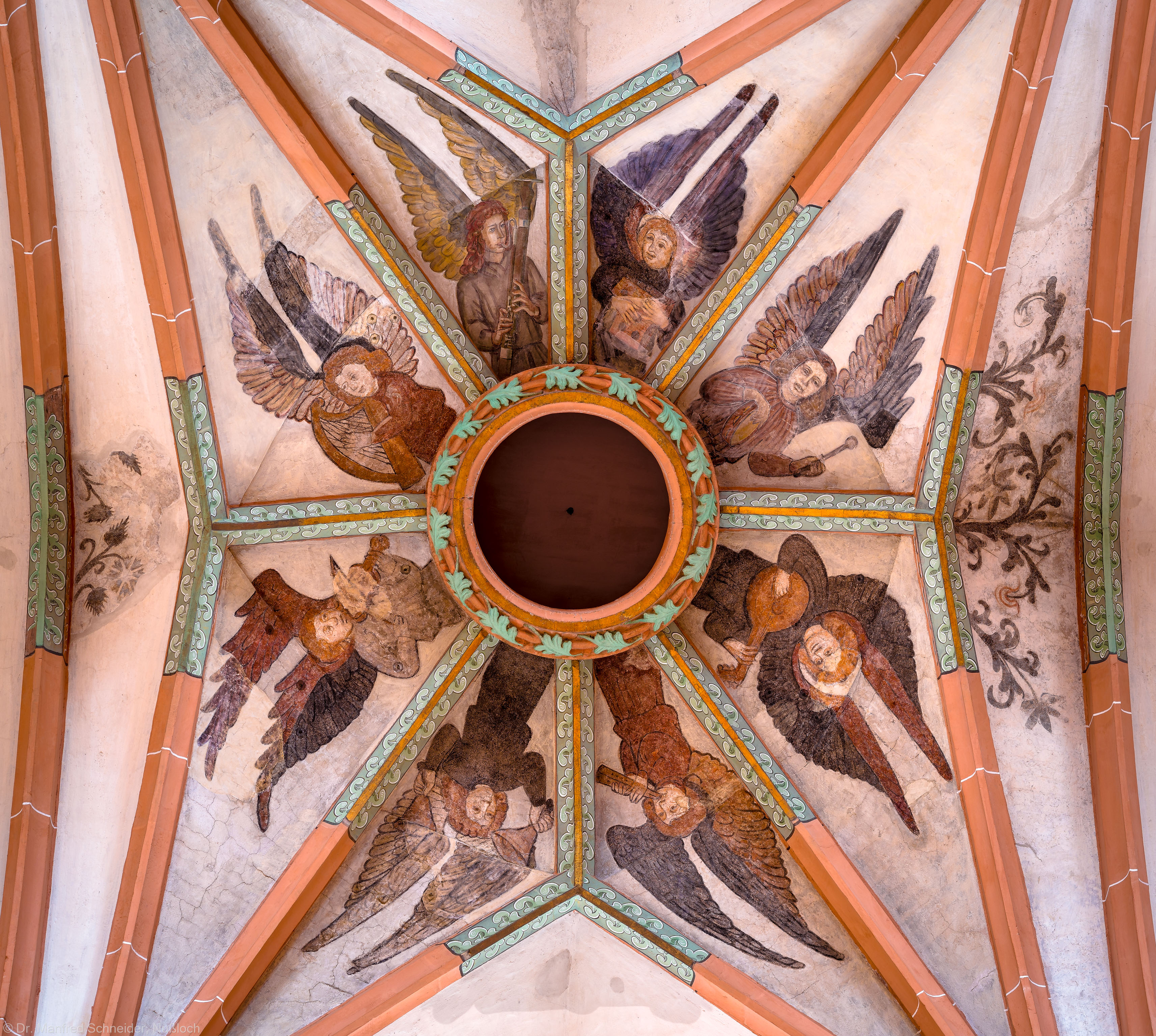 Heidelberg - Heiliggeistkirche - Mittelschiff - Gewölbemalerei "Engelskonzert" und Schlußring (aufgenommen im Januar 2013, am frühen Nachmittag)