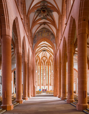 Heidelberg - Heiliggeistkirche - Mittelschiff (ohne Stühle) - Blick durch das Mittelschiff auf den Chor (aufgenommen im März 2013, am späten Vormittag)
