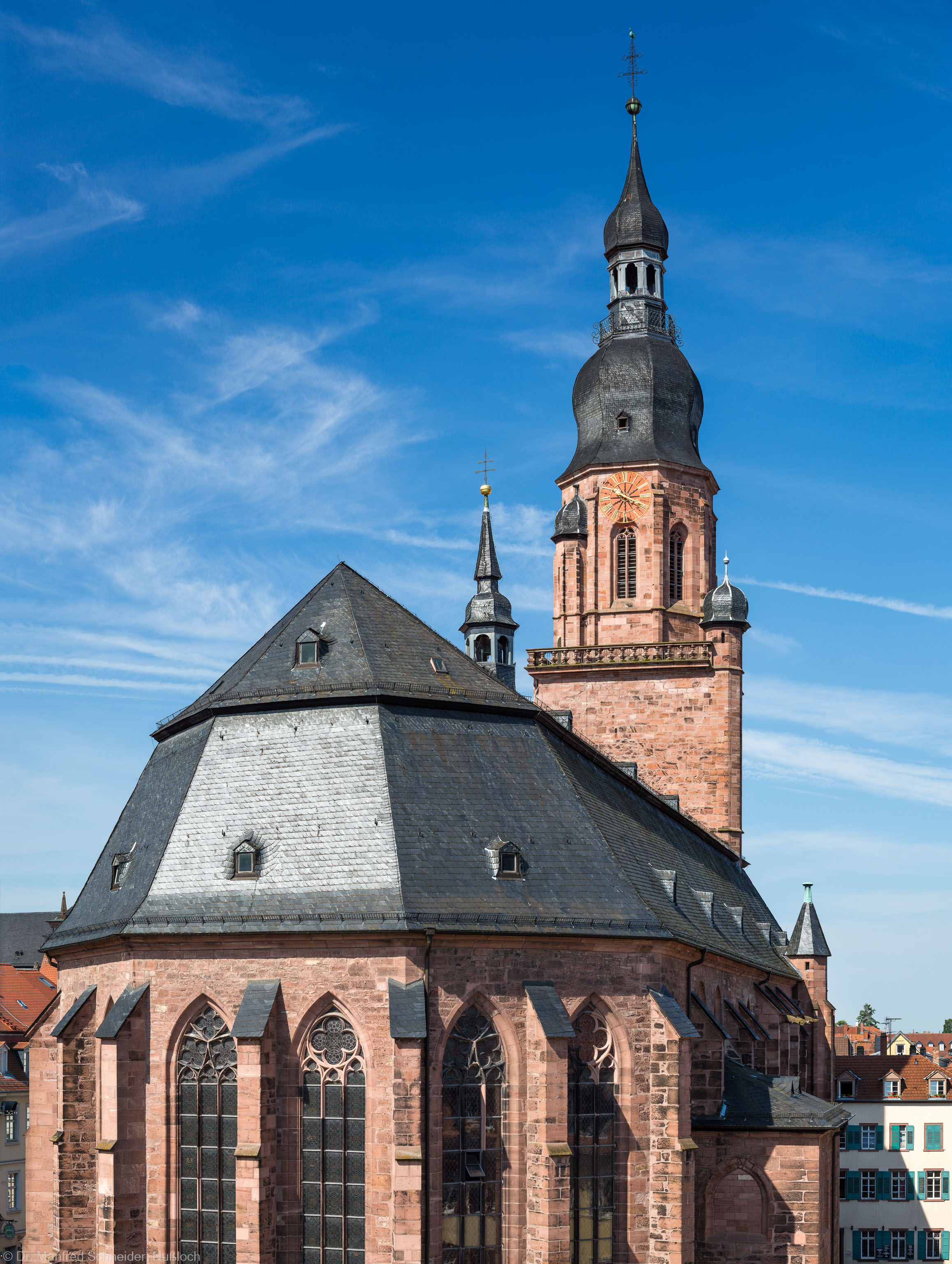 Heidelberg - Heiliggeistkirche - Ostseite - Blick vom Rathaus im 3. Stock auf die Nordostseite und den Turm (aufgenommen im Juli 2013, am späten Vormittag)