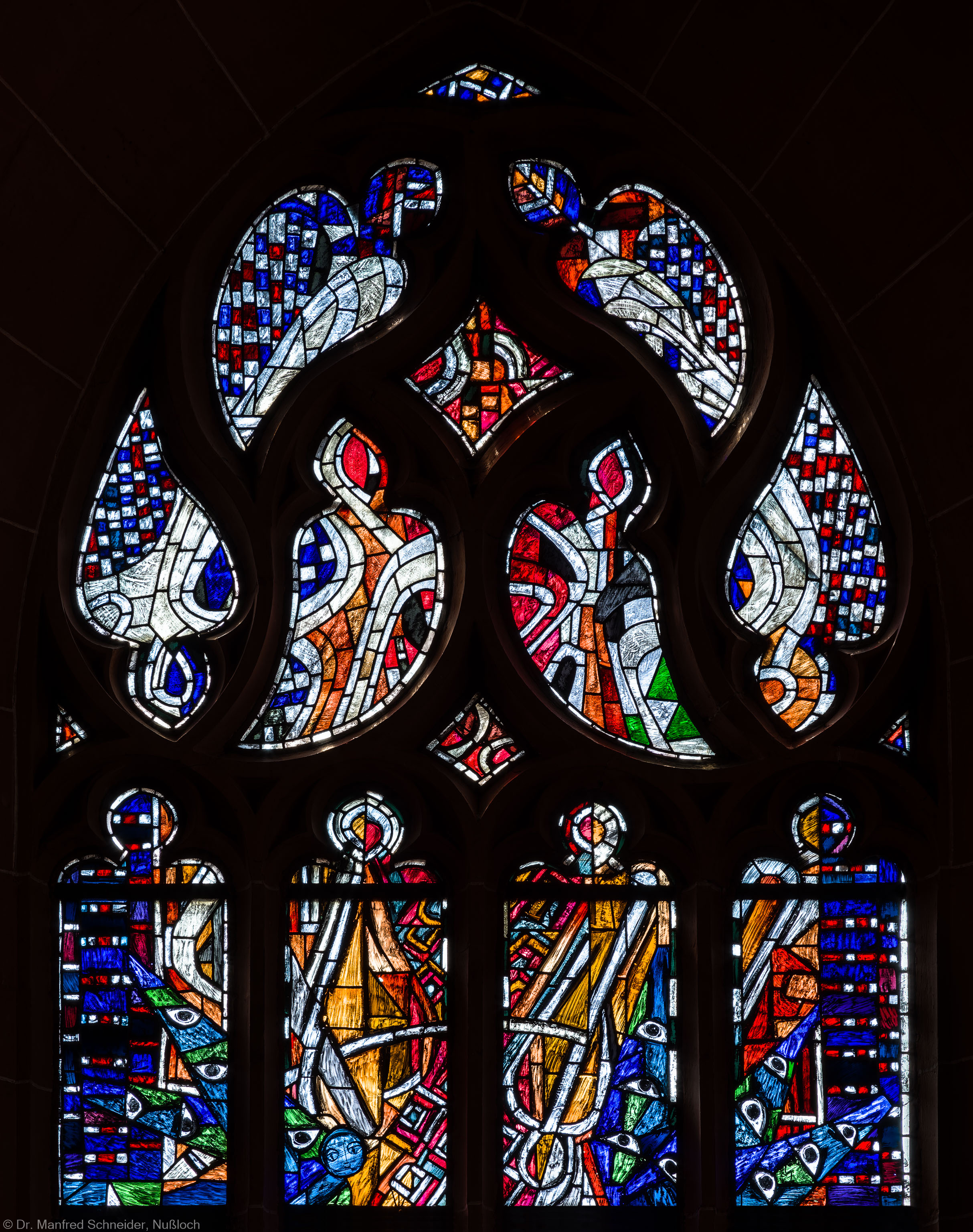 Heidelberg - Heiliggeistkirche - Westempore - Oberes Drittel des "Offenbarungsfensters" von Hans Gottfried von Stockhausen (aufgenommen im Juli 2013, am späten Nachmittag)