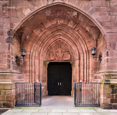 Heidelberg - Heiliggeistkirche - Westbau - Blick auf das Westportal mit dem Tympanon von Edzard Hobbing (aufgenommen im Februar 2014, am Nachmittag)