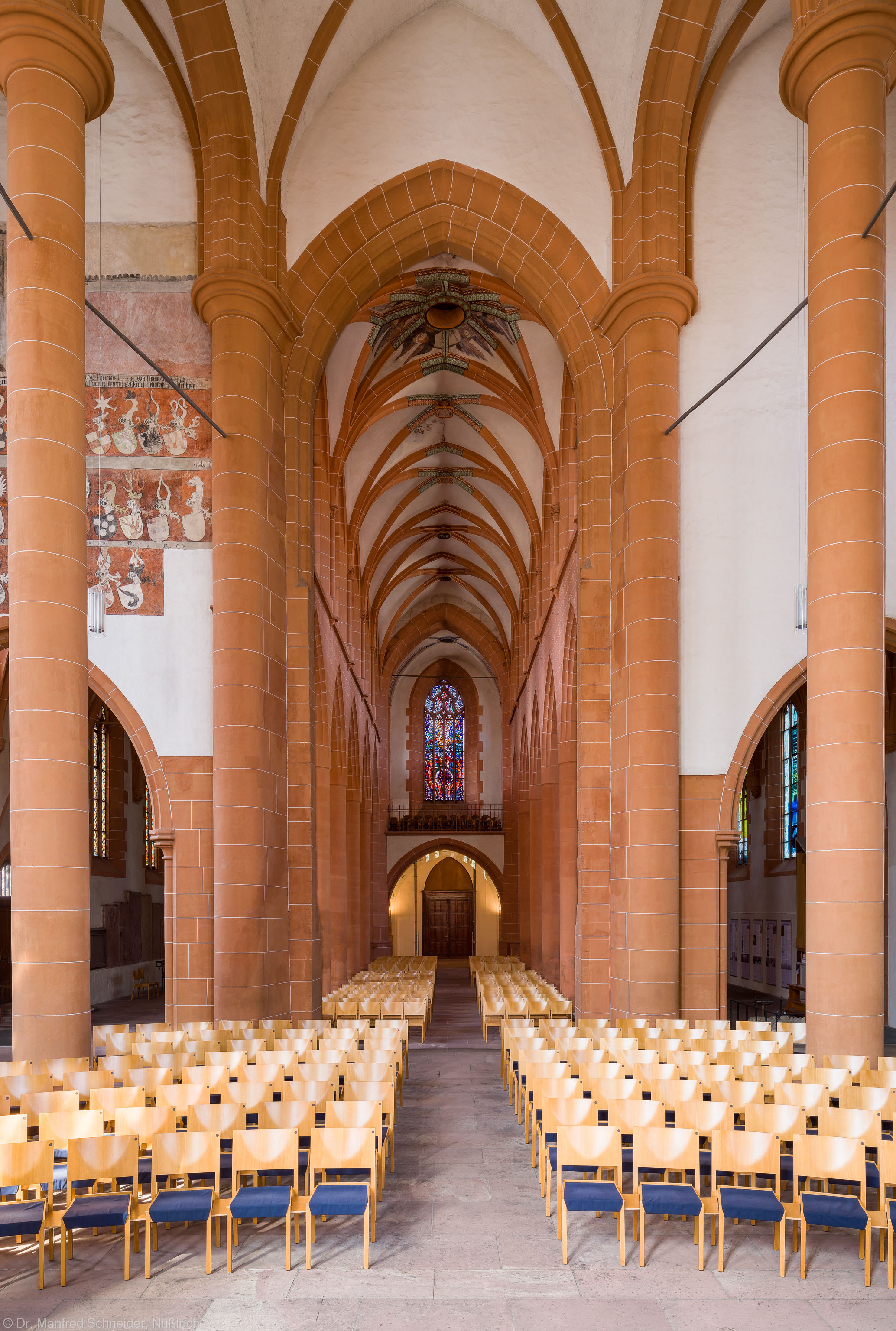Heidelberg - Heiliggeistkirche - Chor - Blick vom Altar auf den Chor, den Triumphbogen und das Mittelschiff (aufgenommen im Mai 2014, am späten Vormittag)