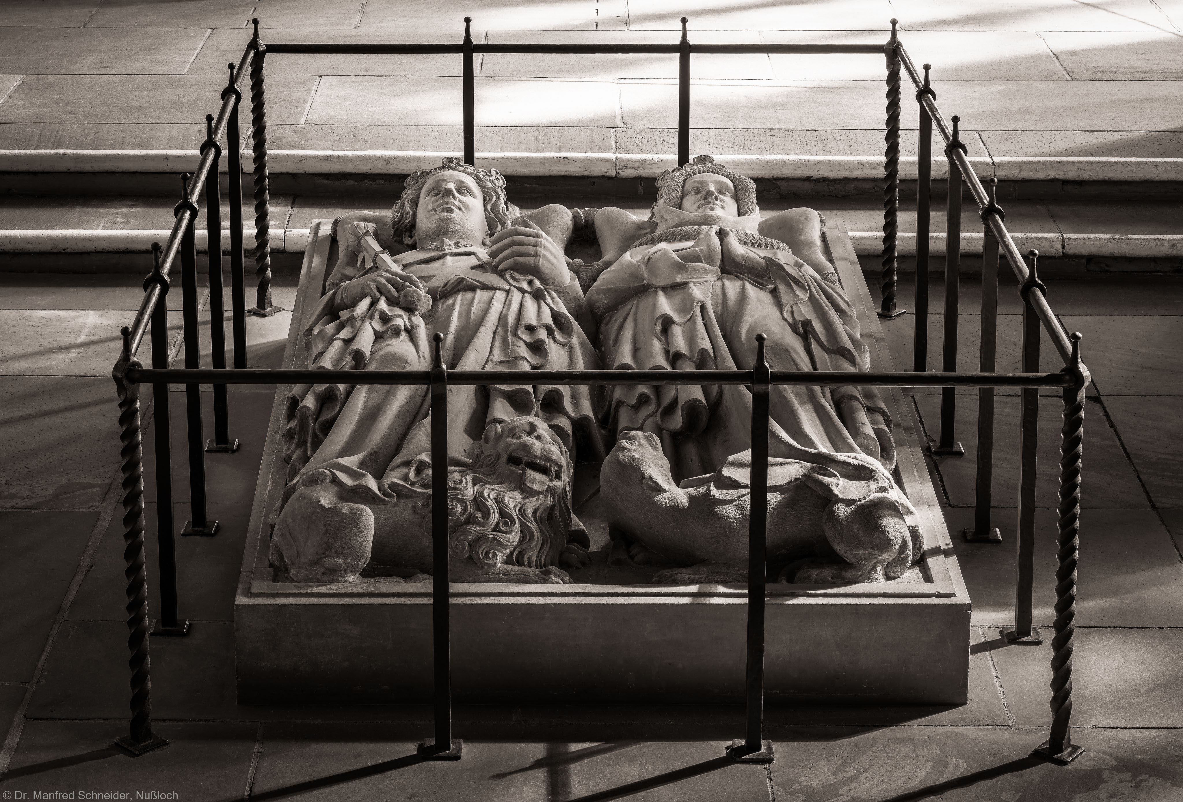 Heidelberg - Heiliggeistkirche - Nordschiff - Königsgrab - Grabplatte des Kurfürsten Ruprecht III. und seiner Gemahlin Elisabeth von Hohenzollern (aufgenommen im März 2015, am späten Vormittag)