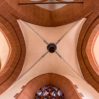 Heidelberg - Heiliggeistkirche - Turm - Mittlere Zwischen-/Orgelmpore - Gewölbe mit gemaltem Schlußstein (aufgenommen im Mai 2015, am Nachmittag)