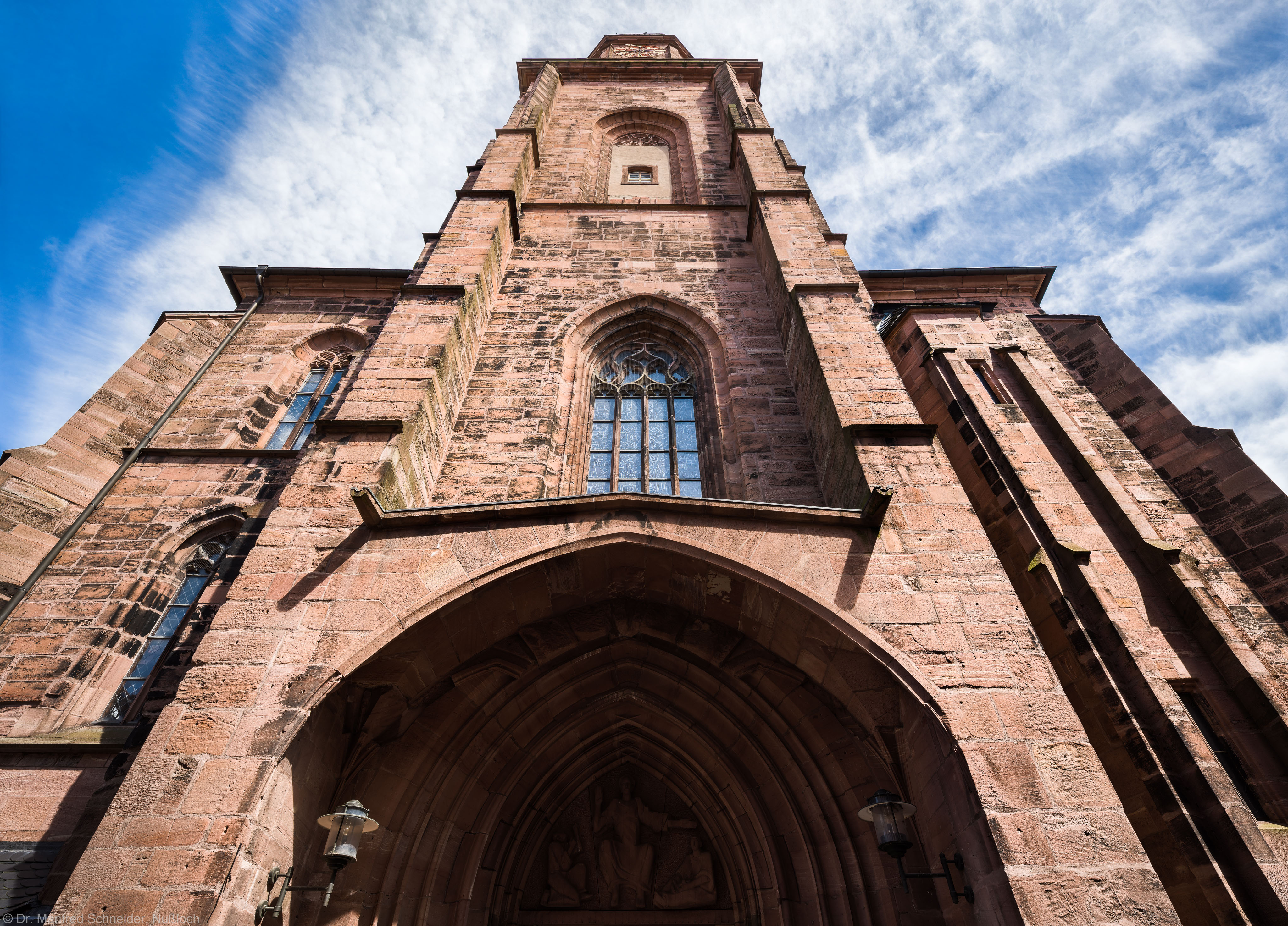 Heidelberg - Heiliggeistkirche - Aussen / West - Blick nach oben auf das Westwerk und den Turm (aufgenommen im Mai 2015, am Nachmittag)