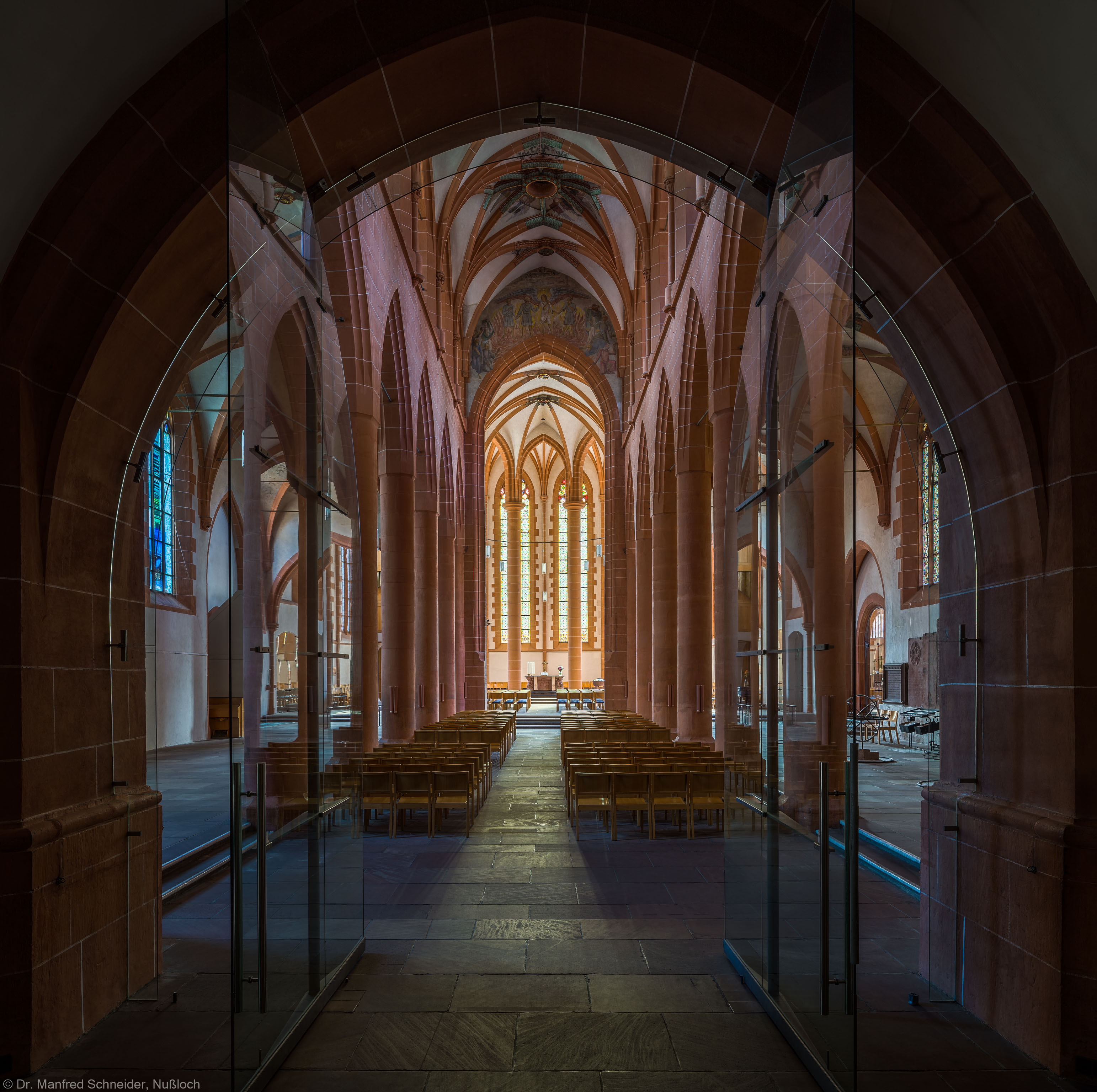 Heidelberg - Heiliggeistkirche - Mittelschiff - Blick von der Vorhalle in die Schiffe und den Chor (aufgenommen im Juni 2015, am Vormittag)