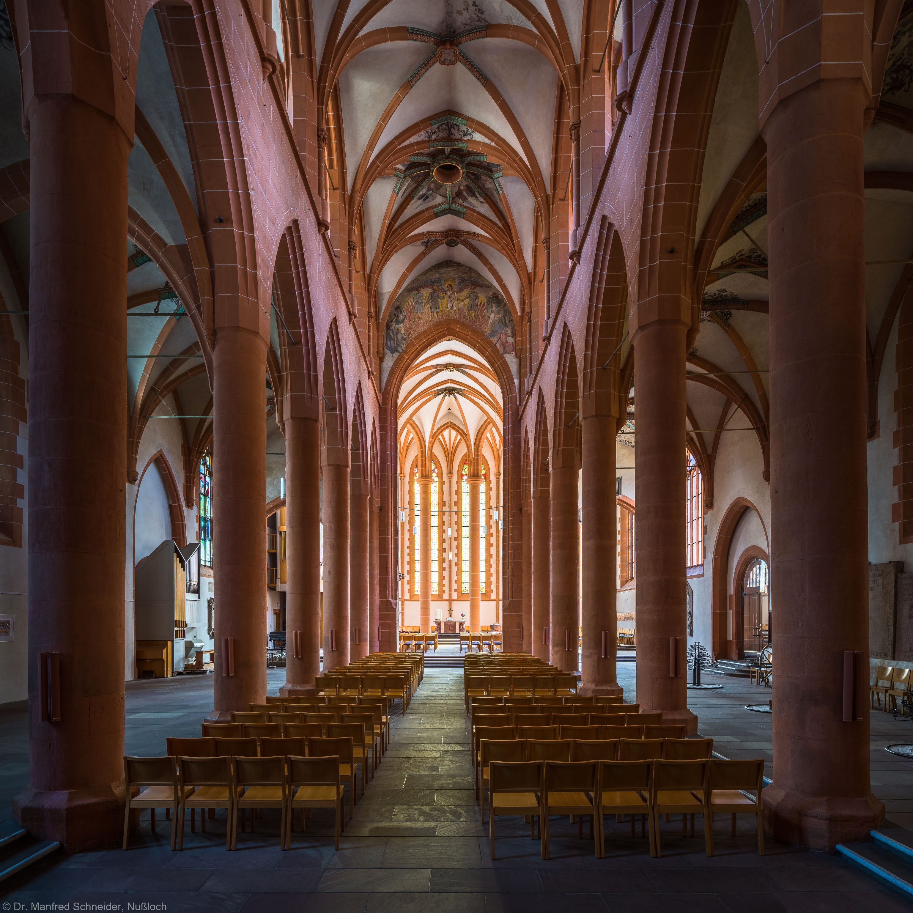 Heidelberg - Heiliggeistkirche - Mittelschiff - Blick durch die Schiffe auf den Chor (aufgenommen im Juni 2015, am Vormittag)