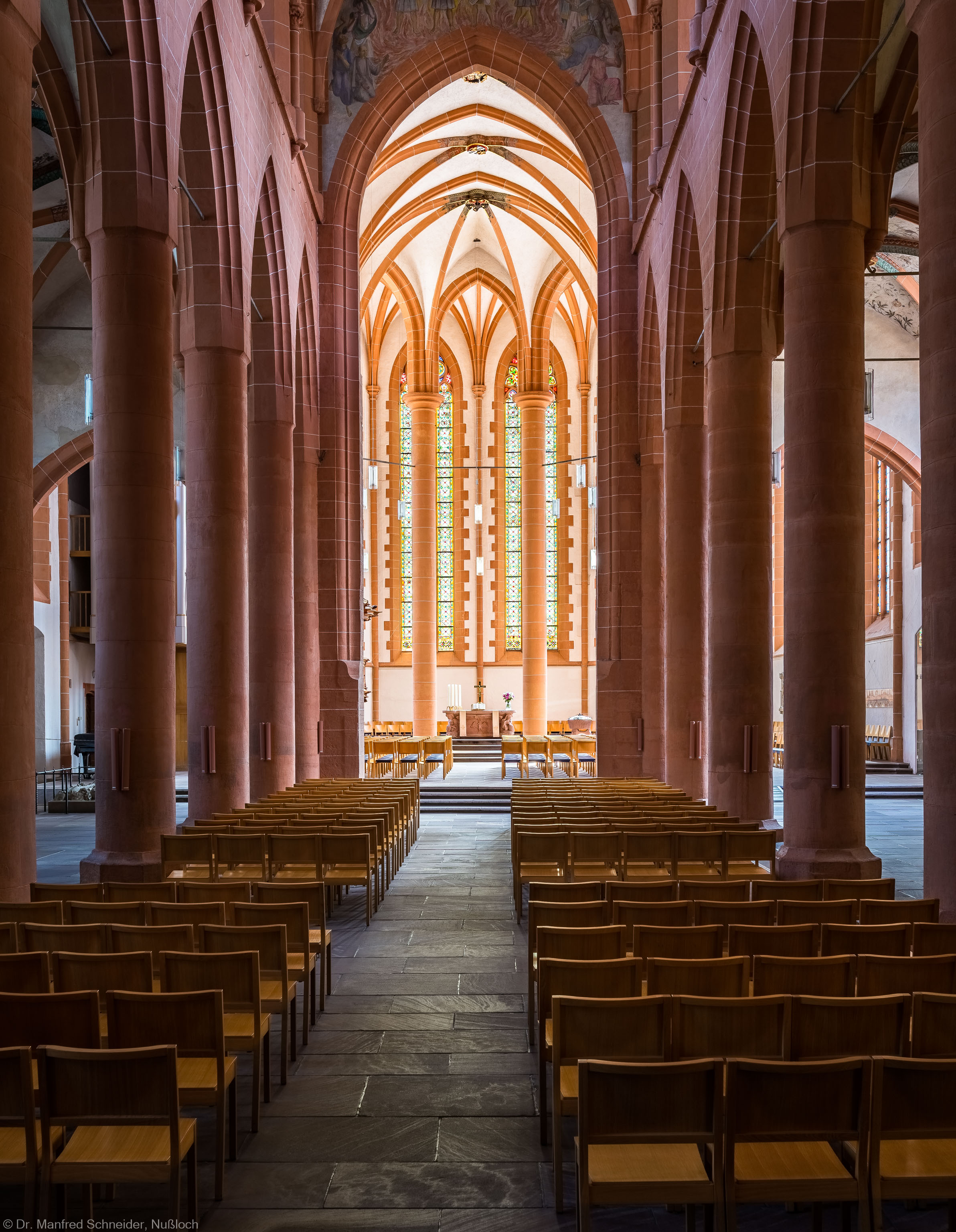 Heidelberg - Heiliggeistkirche - Mittelschiff - Blick durch das Mittelschiff auf den Chor (aufgenommen im Juni 2015, am Vormittag)