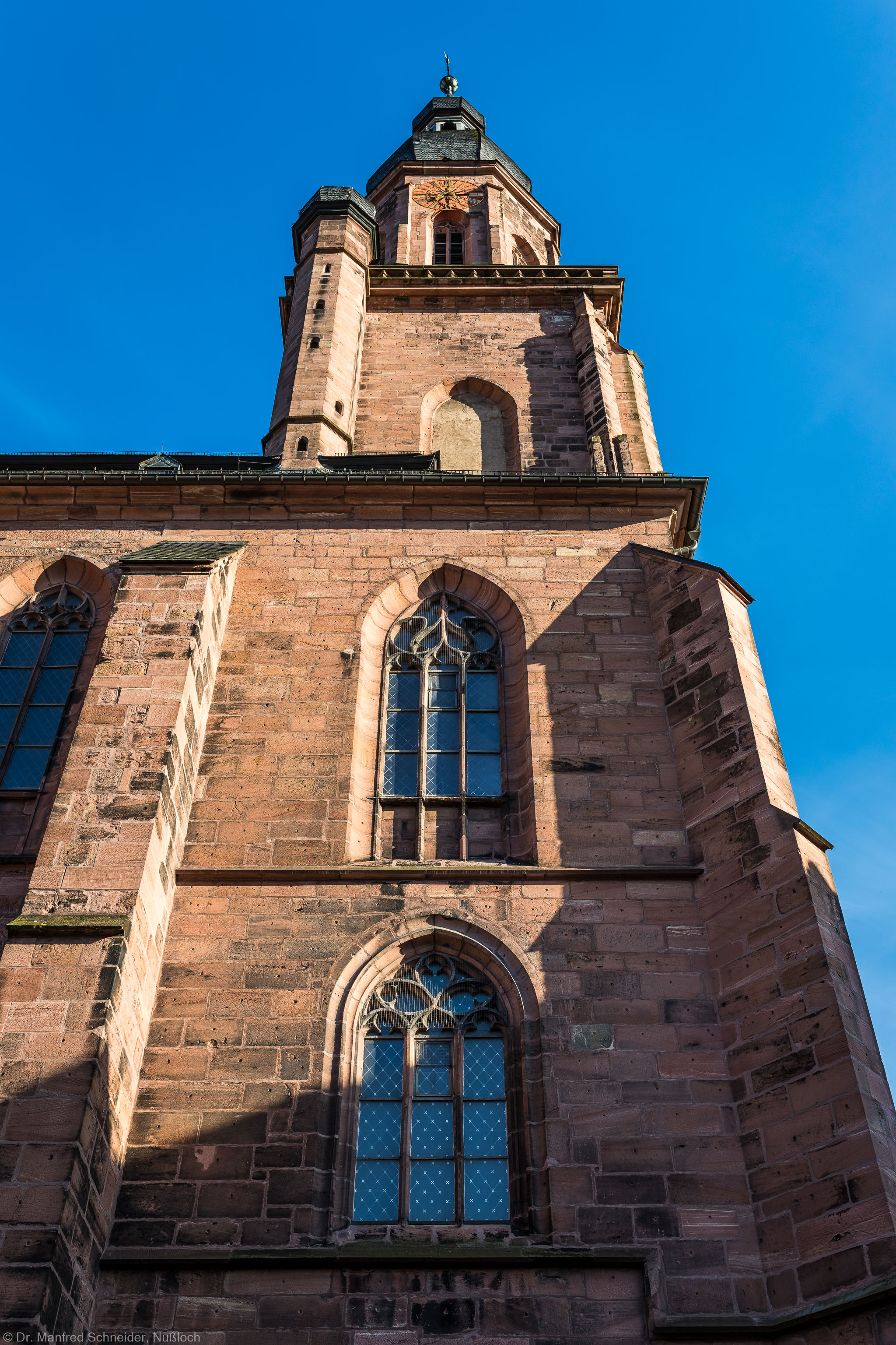 Heidelberg - Heiliggeistkirche - Aussen / Nord - Blick nach oben auf den nördlichen Westbau und den Turm  (aufgenommen im Juni 2015, am frühen Abend)