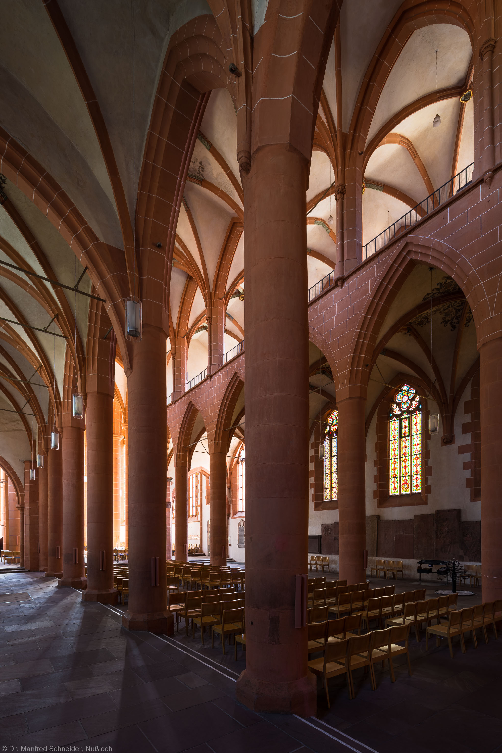 Heidelberg - Heiliggeistkirche - Nordschiff - Blick von Nordwesten in die Schiffe und auf die Südempore (aufgenommen im Juni 2015, am späten Vormittag)