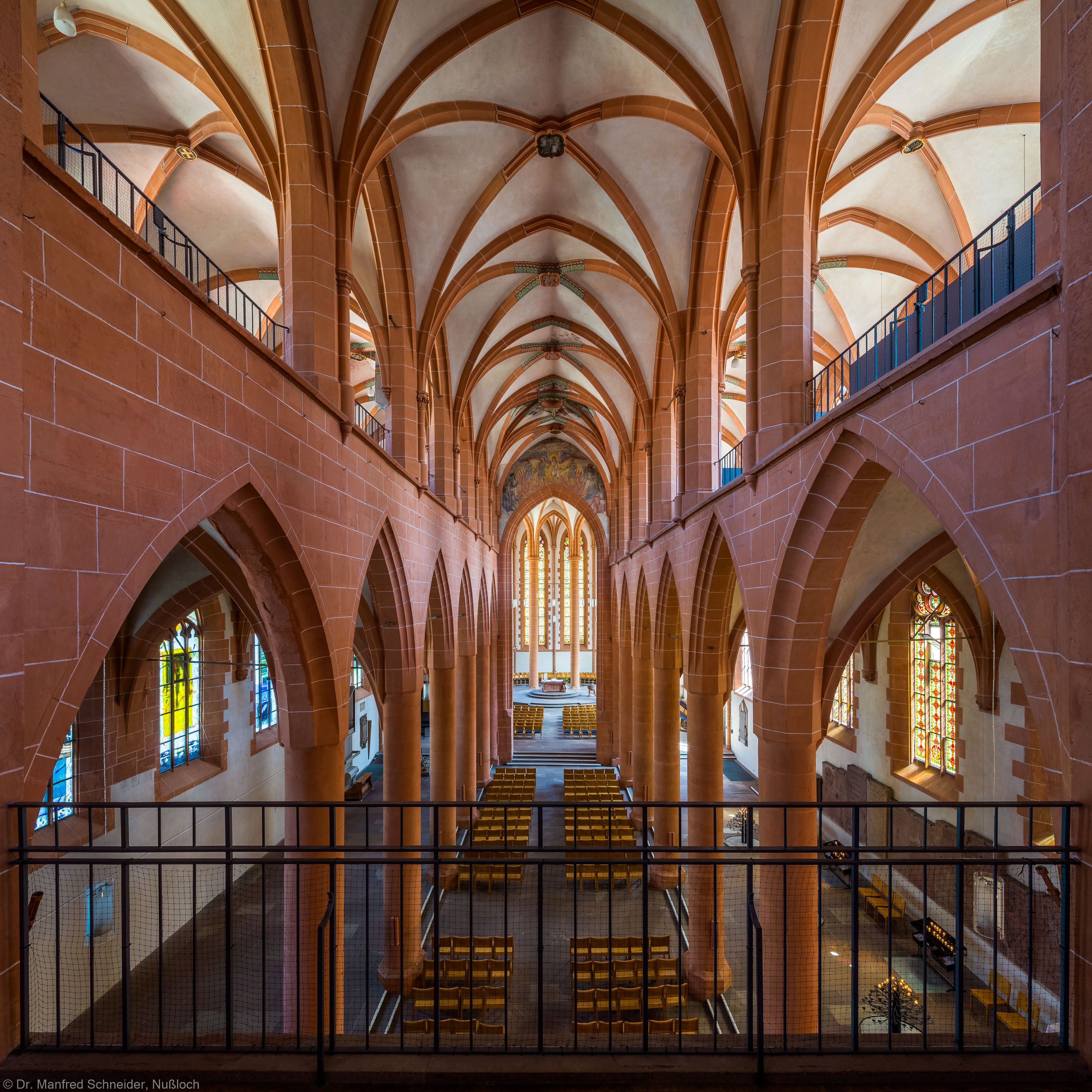 Heidelberg - Heiliggeistkirche - Mittelschiff - Blick von Westempore auf die Schiffe, Emporen und den Chor (aufgenommen im Juli 2015, am Nachmittag)