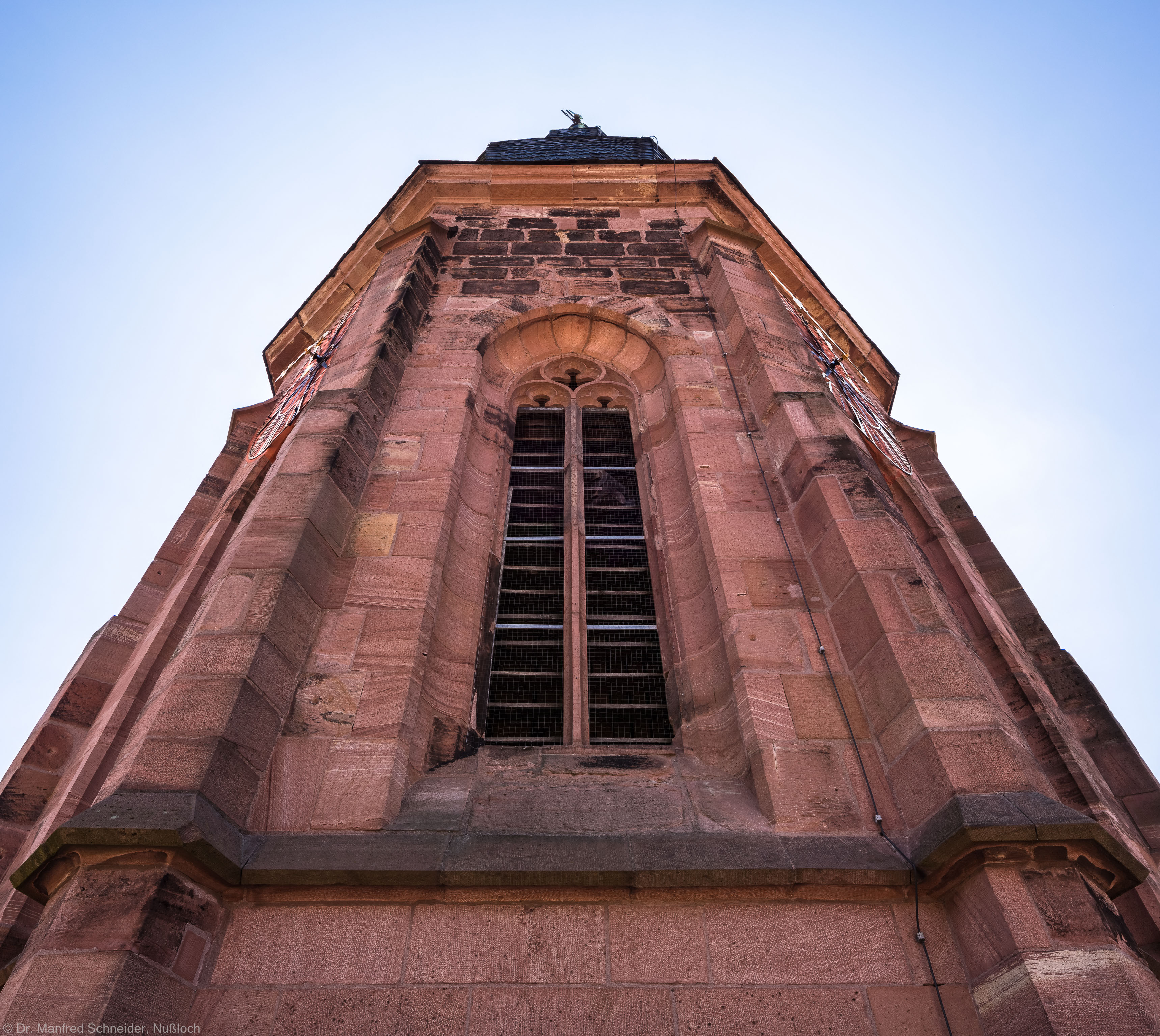 Heidelberg - Heiliggeistkirche - Turm - Blick von Nordwesten der Aussichtsplattform nach oben auf das Turmoktogon (aufgenommen im Juli 2015, um die Mittagszeit)