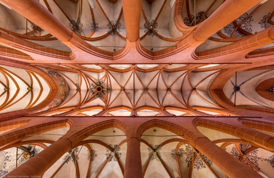 Heidelberg - Heiliggeistkirche - Mittelschiff - Gesamtansicht der Gewölbe, vom Zentrum des Mittelschiffs aus gesehen (aufgenommen im August 2015, am frühen Nachmittag)