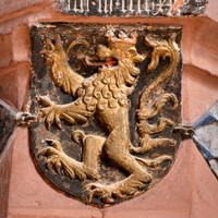 Heidelberg - Heiliggeistkirche - Südschiff - Nordost-Pfeiler - Wappen mit Pfälzer Löwen und Wappen des Hauses Wittelsbach (aufgenommen im Oktober 2015, am frühen Nachmittag)