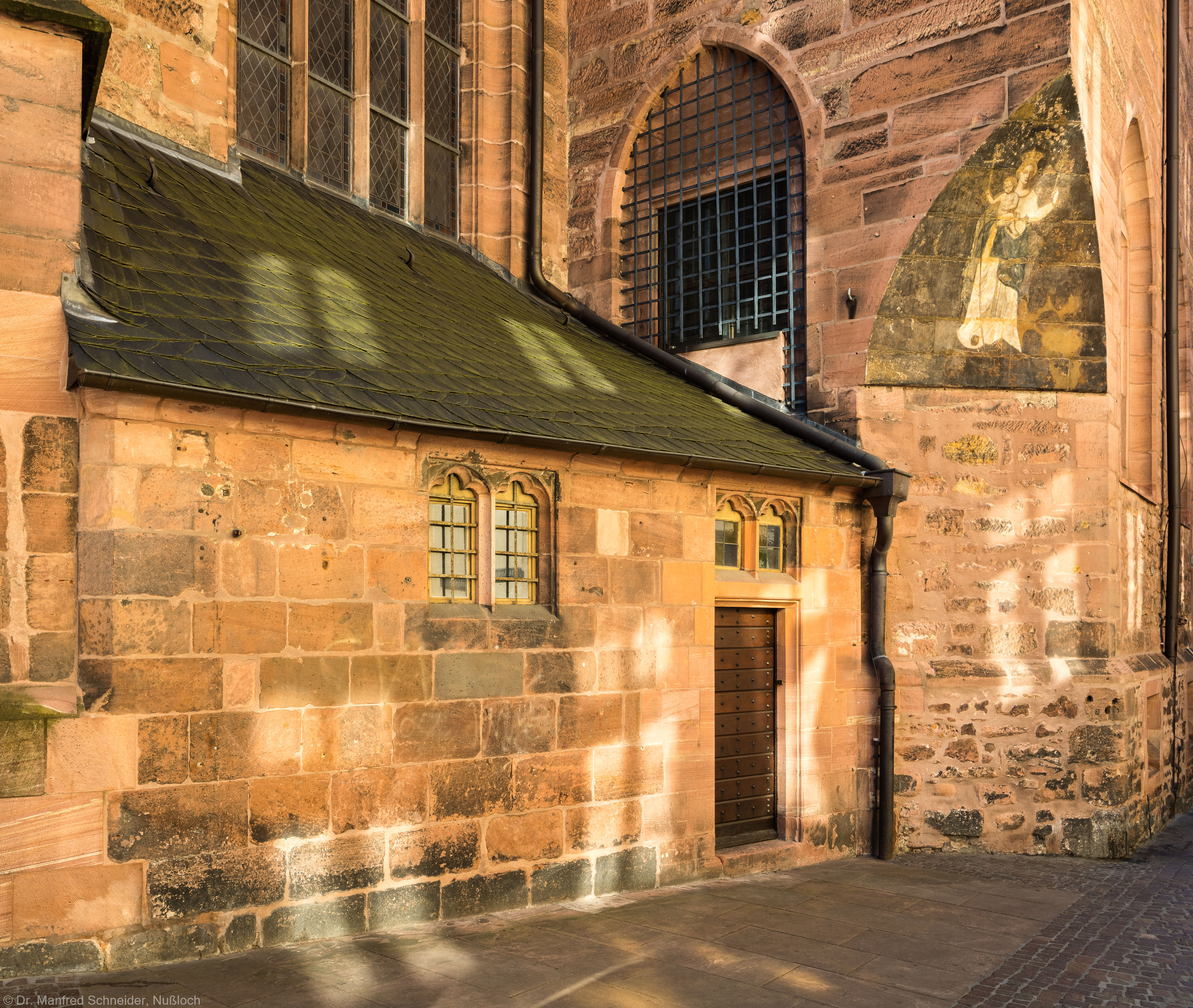 Heidelberg - Heiliggeistkirche - Nordseite - Sakristei - Blick auf den Sakristeianbau und die Sakristei (aufgenommen im Oktober 2015, am späten Vormittag)