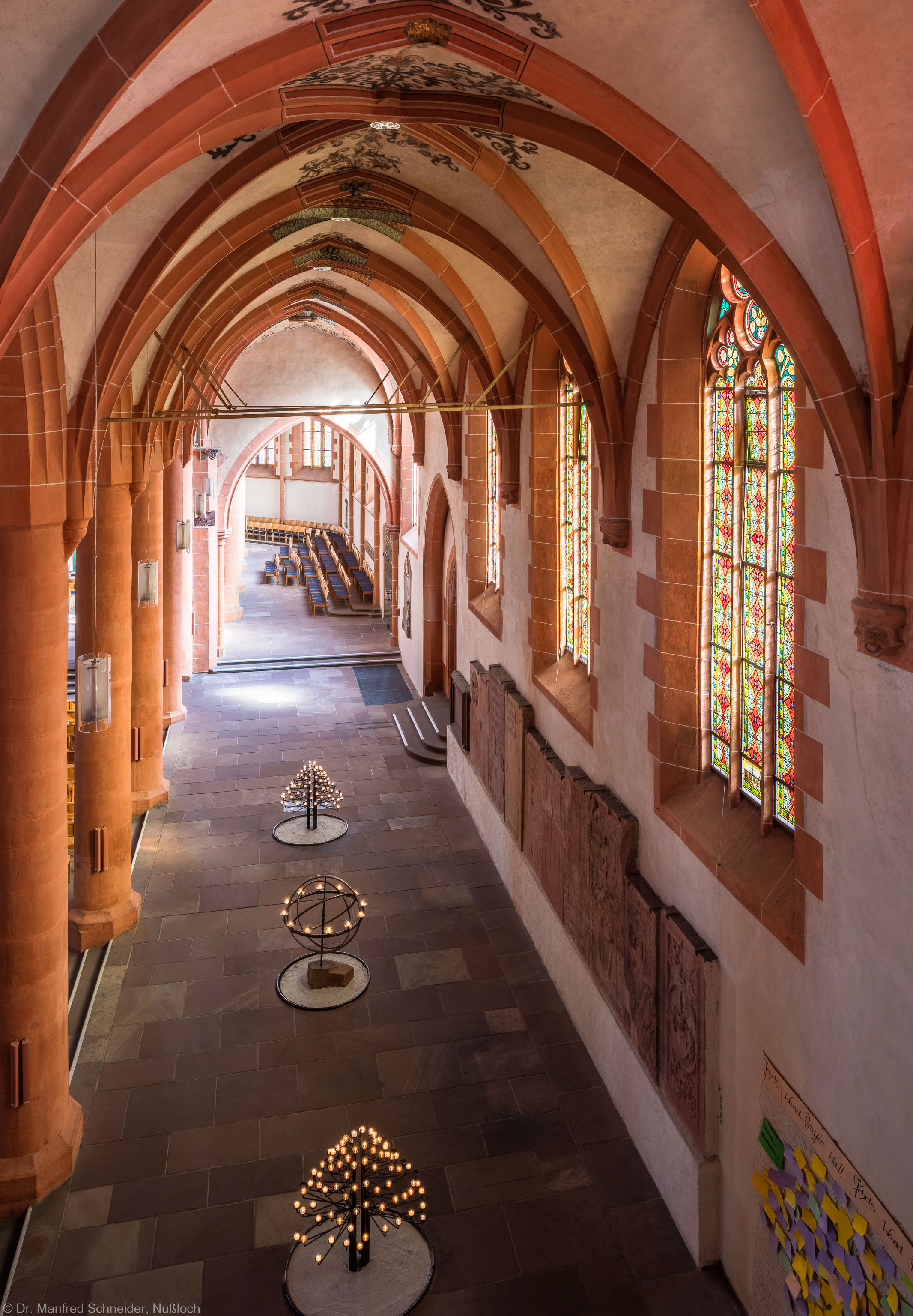 Heidelberg - Heiliggeistkirche - Südschiff - Blick von der südlichen Zwischenempore auf das Schiff und in den Chor (aufgenommen im Oktober 2015, am Nachmittag)