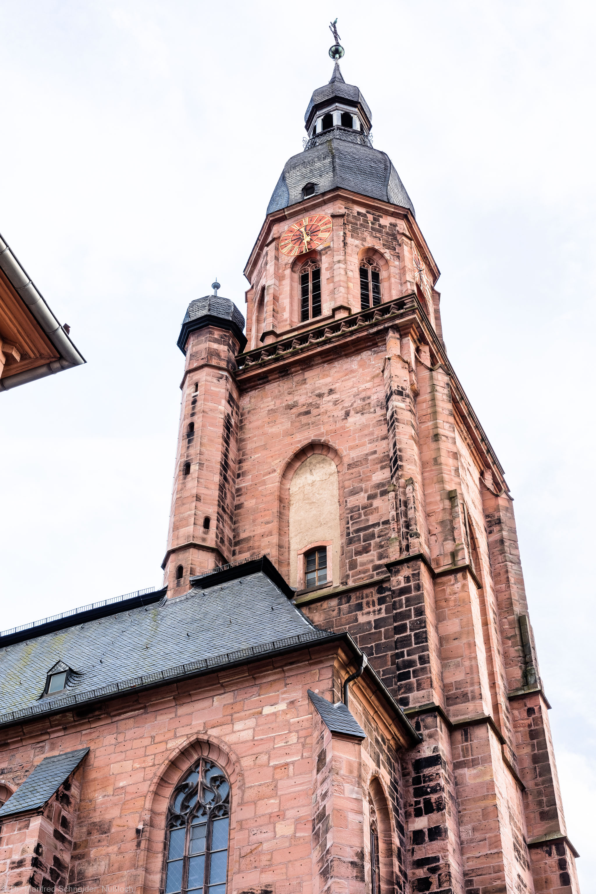 Heidelberg - Heiliggeistkirche - Aussen / Nordwest - Blick nach oben auf die westliche Nordfassade und den Turm  (aufgenommen im Oktober 2015, am späten Nachmittag)