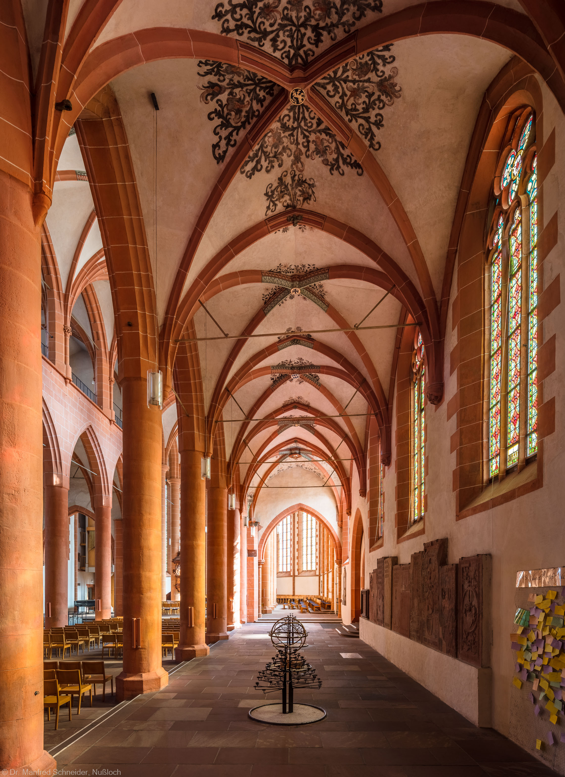Heidelberg - Heiliggeistkirche - Südschiff - Blick von Westen in die Schiffe, auf die Nordempore und in den Chor (aufgenommen im Oktober 2015, um die Mittagszeit)