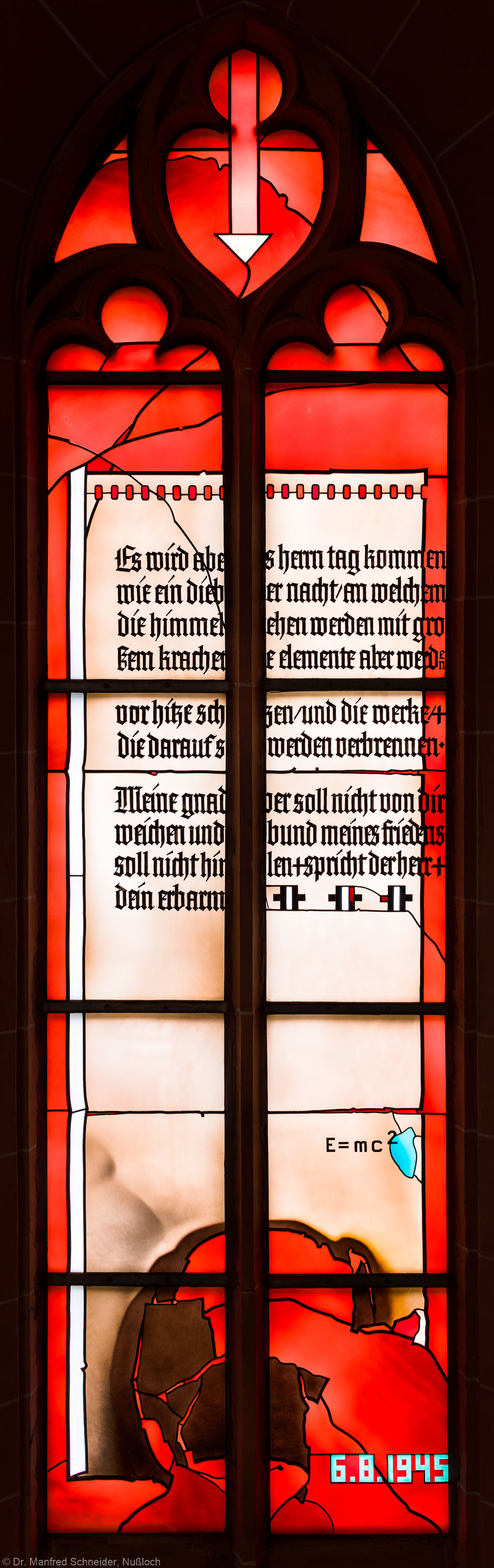 Heidelberg - Heiliggeistkirche - Südschiff - 1. Joch, von Westen aus gezählt - Gesamtaufnahme des "Physik-Fensters" von Johannes Schreiter (aufgenommen im Oktober 2015, am späten Vormittag)
