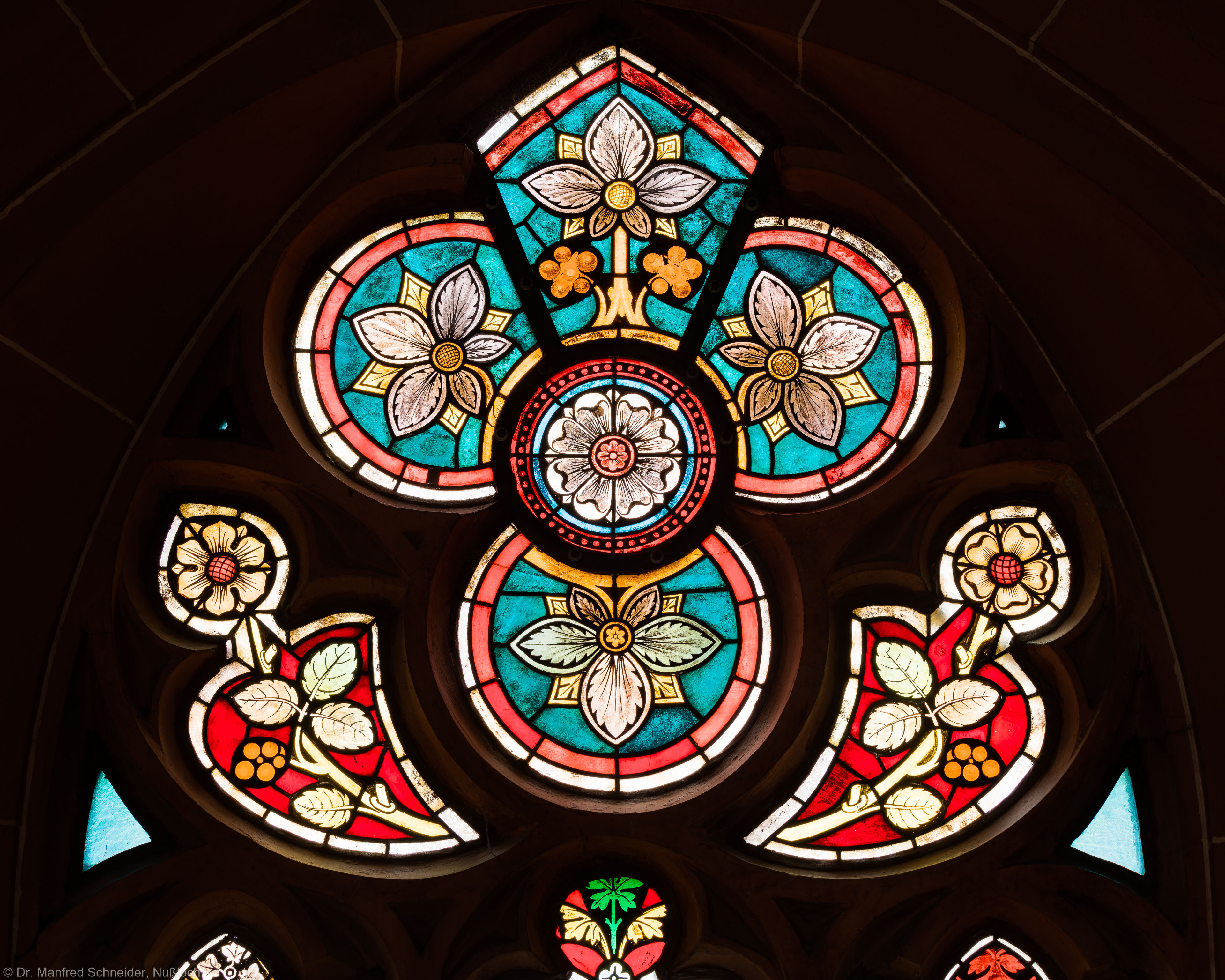 Heidelberg - Heiliggeistkirche - Südschiff - 3. Joch, von Westen aus gezählt - Ausschnitt aus dem Maßwerk des Ornamentfensters (aufgenommen im Oktober 2015, um die Mittagszeit)