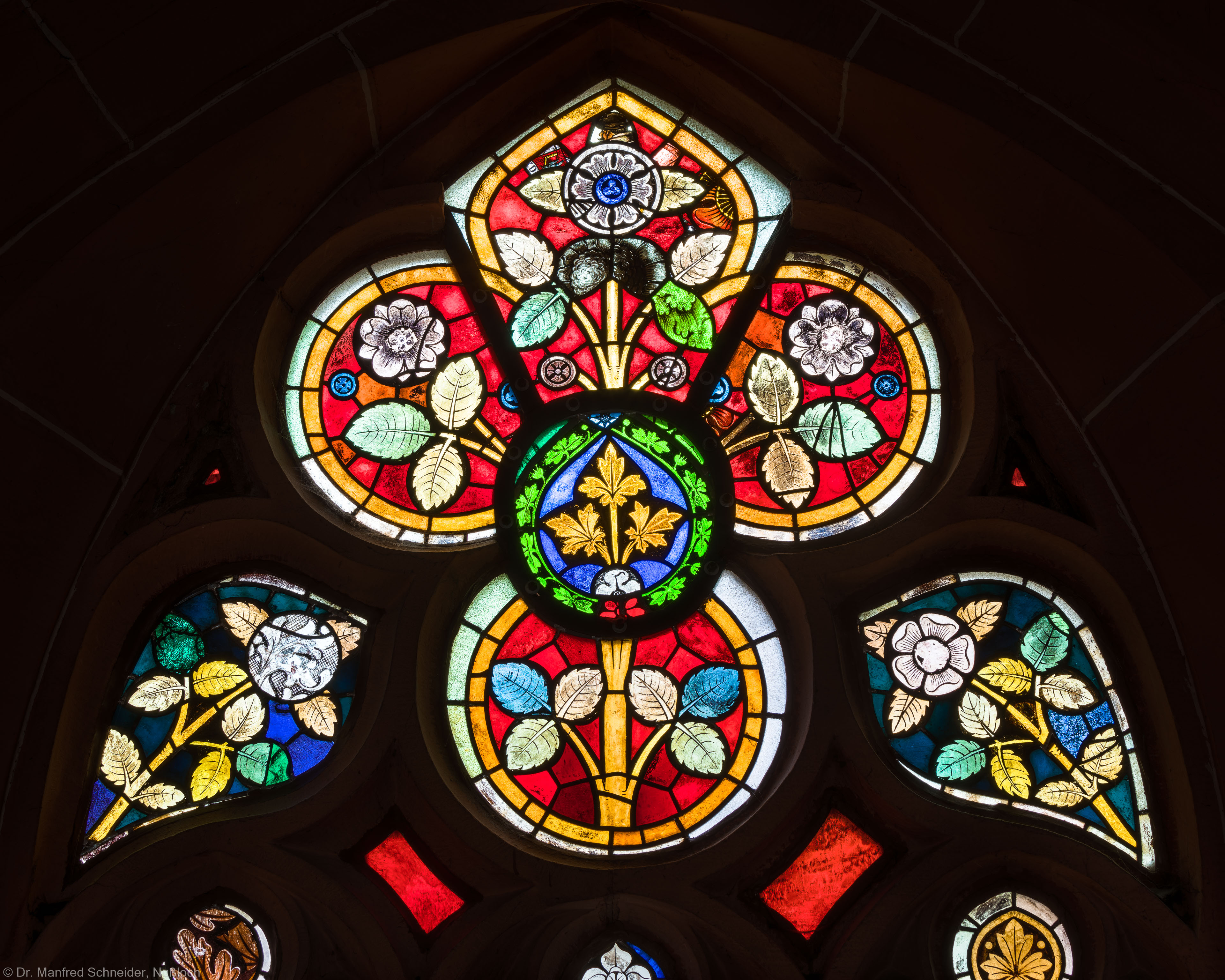 Heidelberg - Heiliggeistkirche - Südschiff - 4. Joch, von Westen aus gezählt - Ausschnitt aus dem Maßwerk des Ornamentfensters (aufgenommen im Oktober 2015, am Nachmittag)