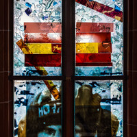 Heidelberg - Heiliggeistkirche - Nordschiff - 2. Joch, von Westen aus gezählt - Gesamtaufnahme des Fensters "Schöpfungsgeschichte - Gottes Geist über dem Chaos" von Hella De Santarossa (aufgenommen im Oktober 2015, am späten Vormittag)