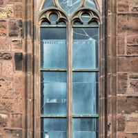 Heidelberg - Heiliggeistkirche - Südseite - 1. Fenster des Südschiffs, von Westen aus gezählt - Blick auf das "Physik-Fenster" von Johannes Schreiter (aufgenommen im November 2015, am Vormittag)