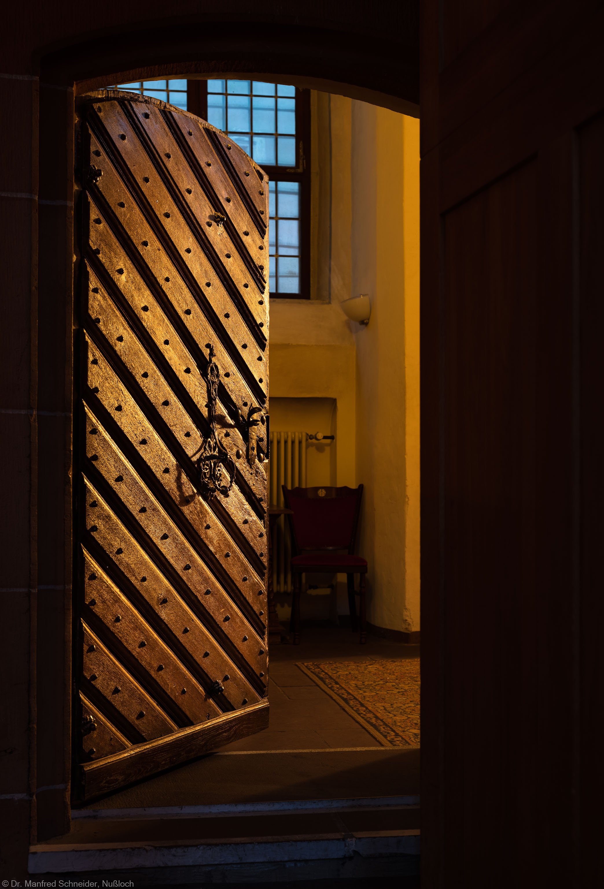 Heidelberg - Heiliggeistkirche - Nordseite - Sakristei - Tür vom Chor in Sakristei, bei beginnender Dämmerung (aufgenommen im November 2015, am späten Nachmittag)
